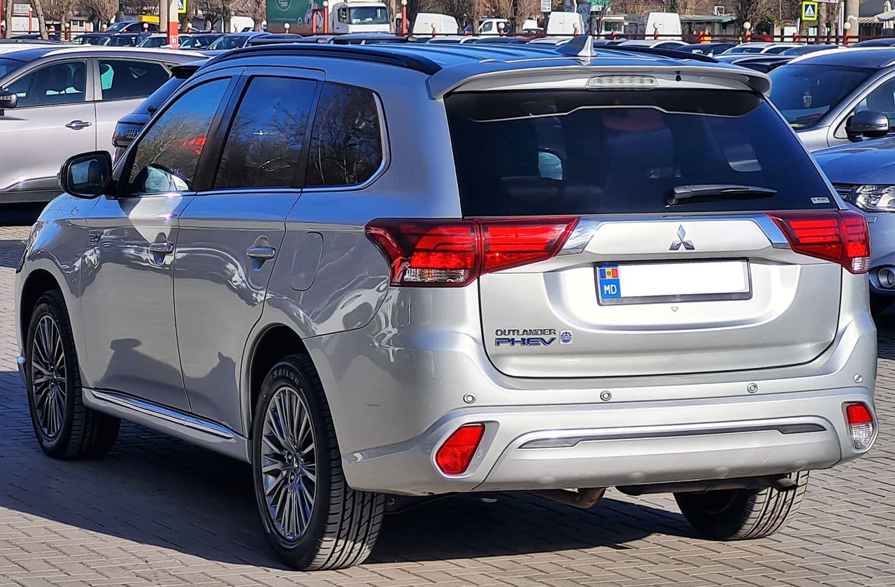 2020 Mitsubishi Outlander — Miniatură 2