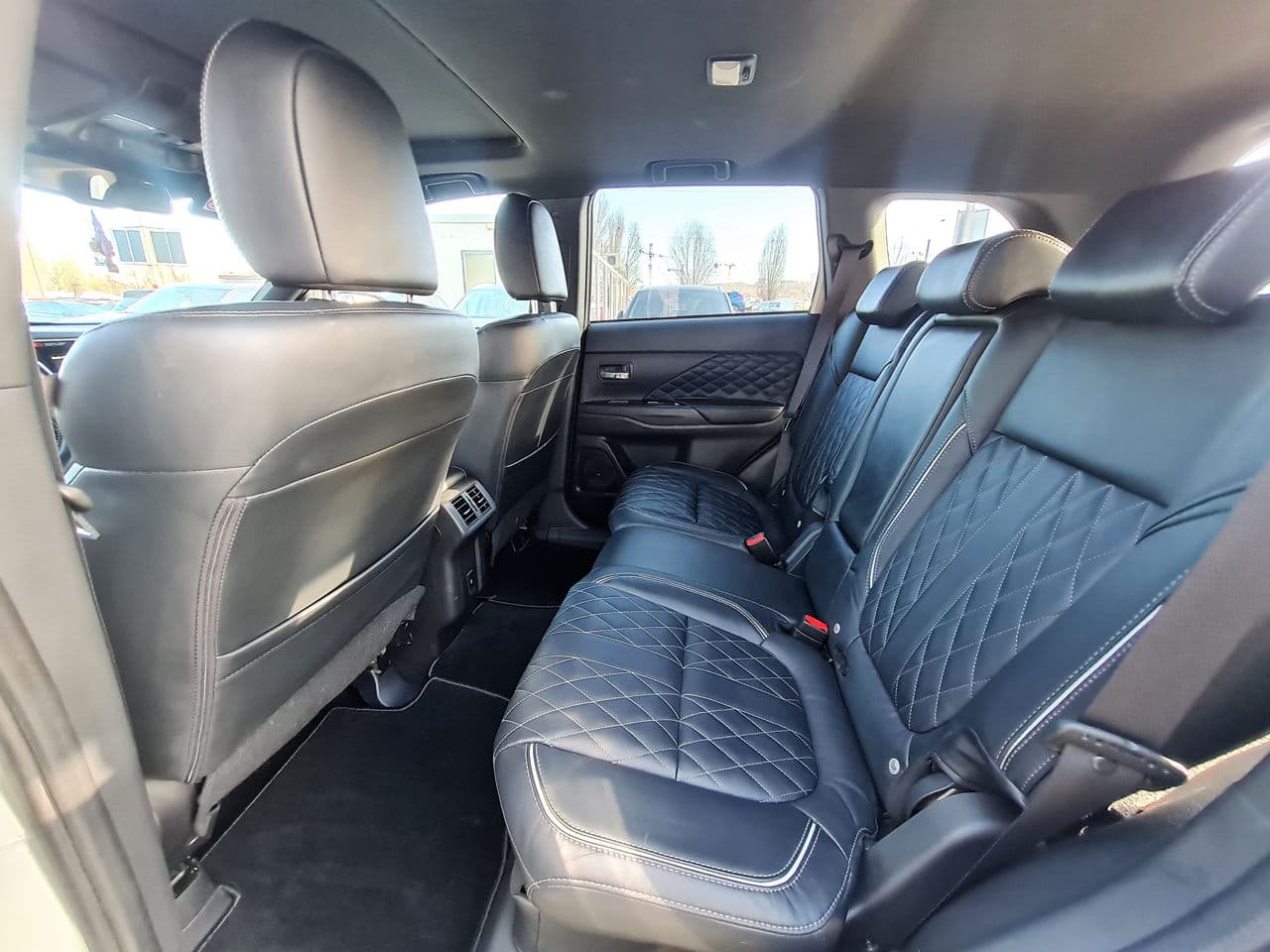 2020 Mitsubishi Outlander — Miniatură 8