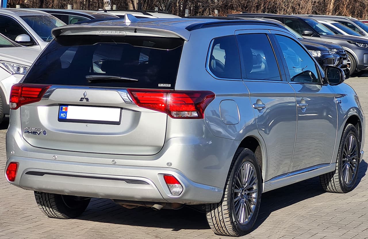 2020 Mitsubishi Outlander — Miniatură 4