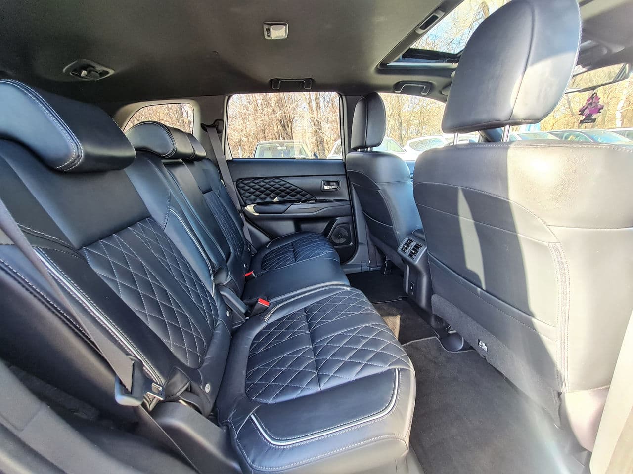 2020 Mitsubishi Outlander — Miniatură 9