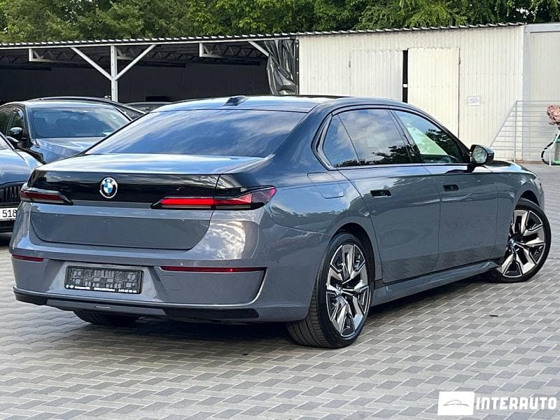 2022 BMW 740 — Miniatură 4