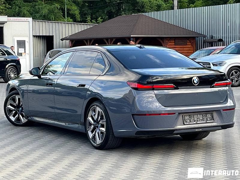 2022 BMW 740 — Miniatură 2