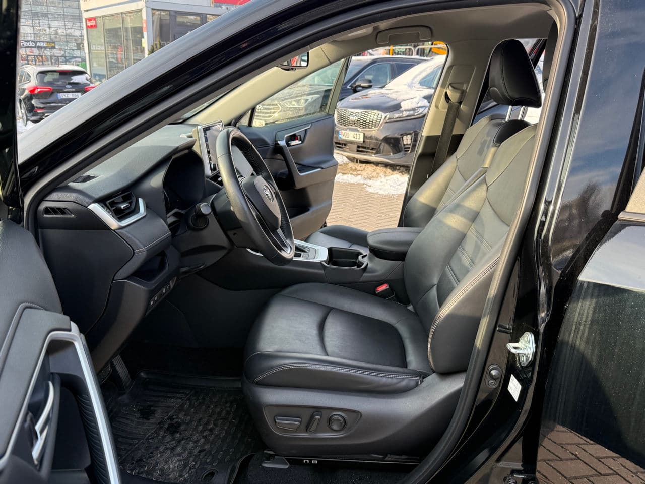 Toyota Rav-4 2021 — Миниатюра 5