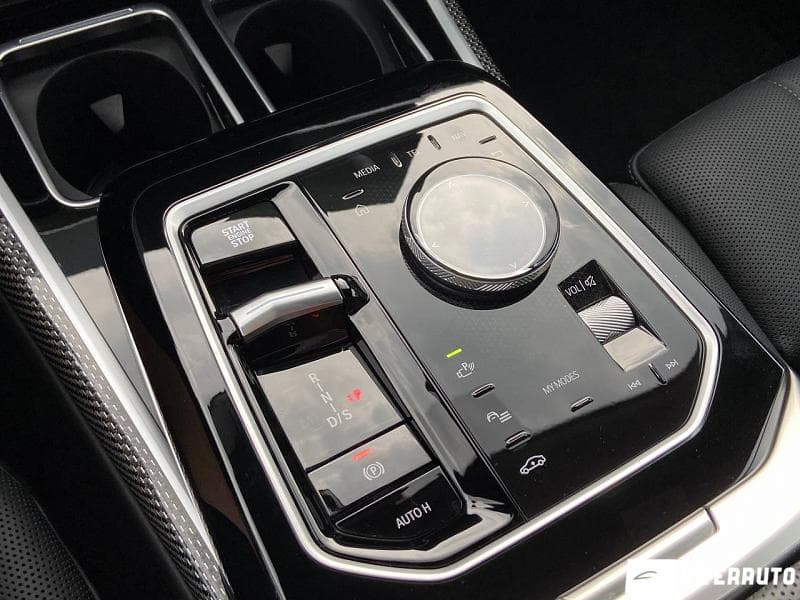 2022 BMW 740 — Miniatură 20