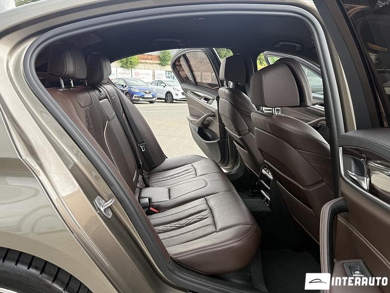 2017 BMW 520 — Miniatură 15