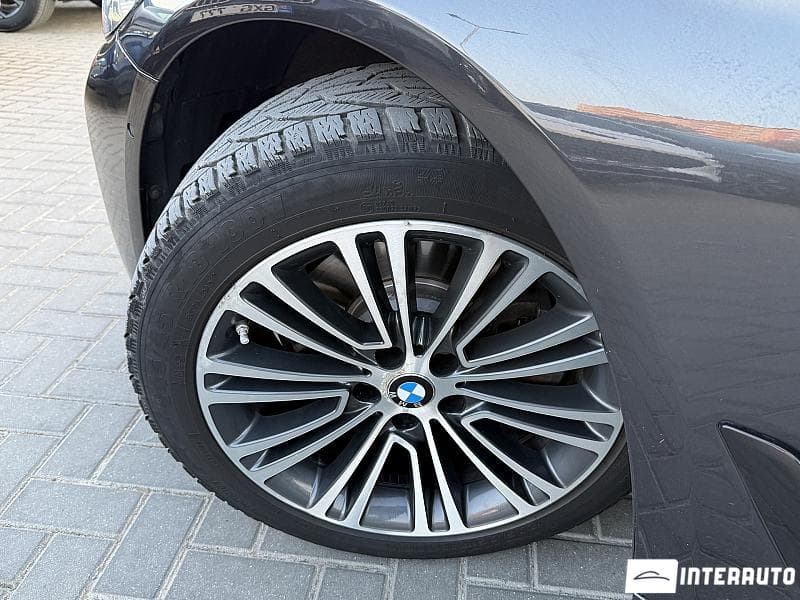 BMW 520 2018 — Миниатюра 17