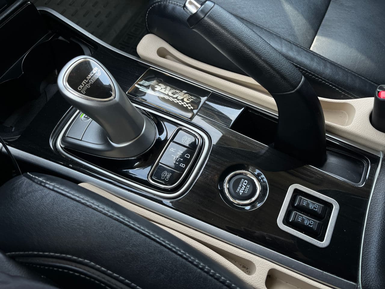 2016 Mitsubishi Outlander — Miniatură 15