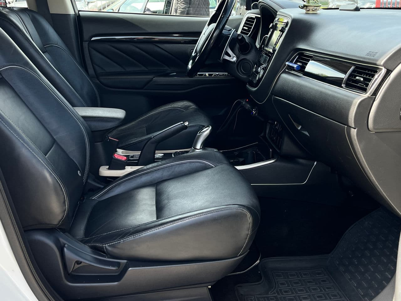 2016 Mitsubishi Outlander — Miniatură 16