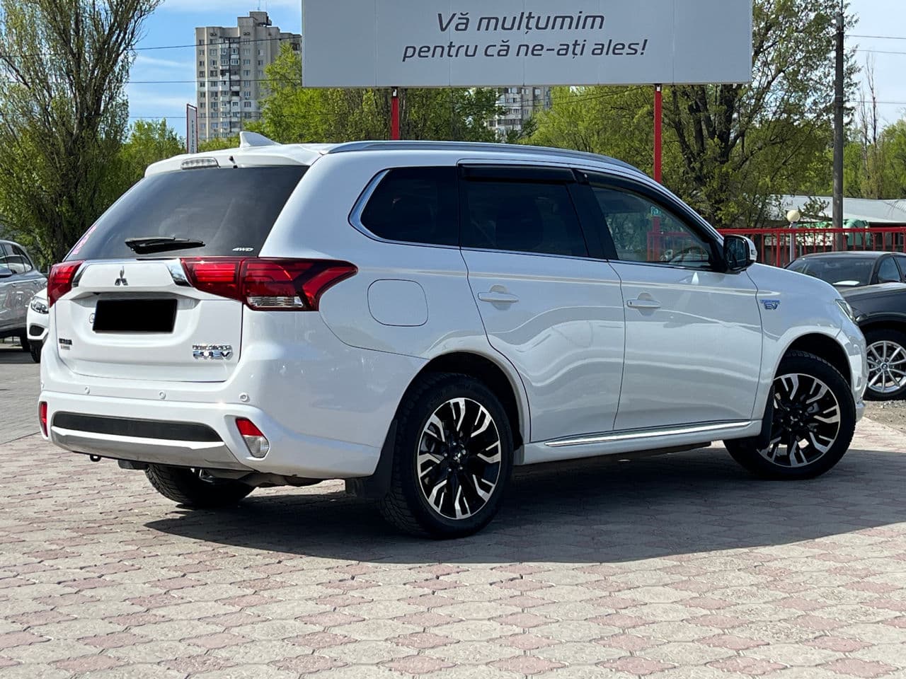 2016 Mitsubishi Outlander — Miniatură 2