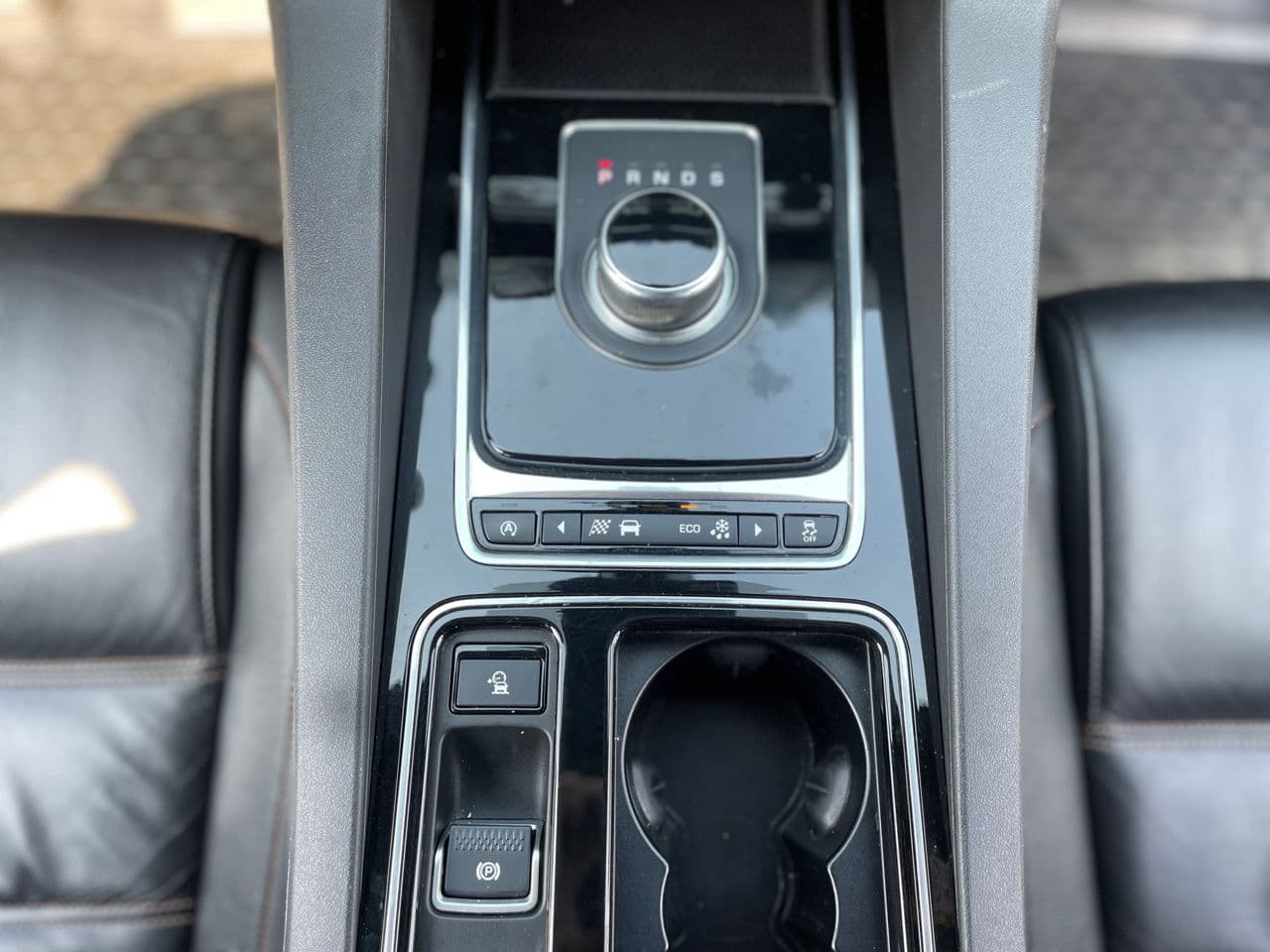 Jaguar F-Pace 2016 — Миниатюра 12