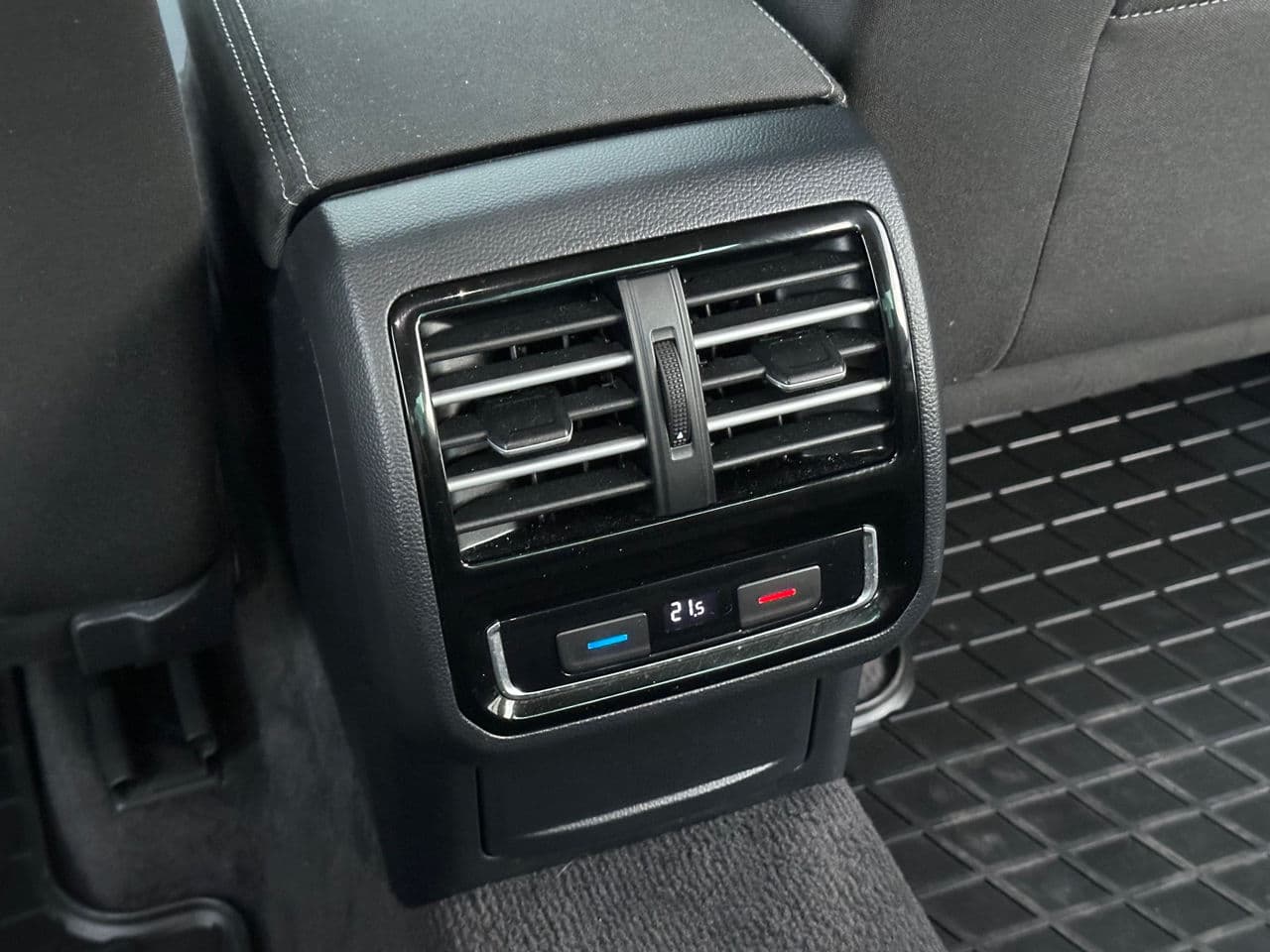 2015 Volkswagen Passat — Miniatură 15