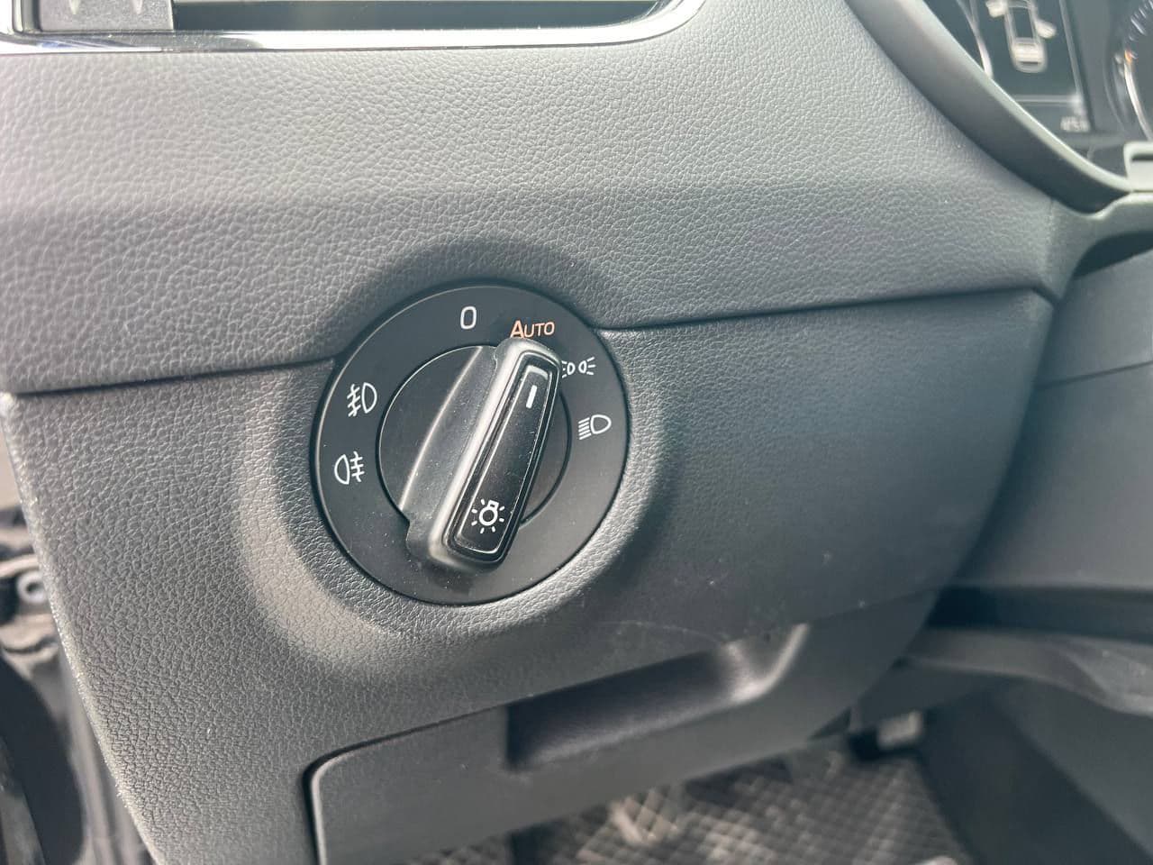 2016 Skoda Octavia — Miniatură 13