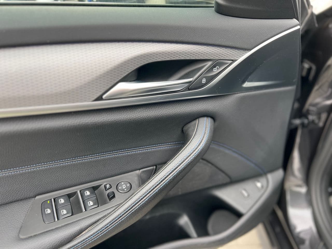BMW 530e 2018 — Миниатюра 7