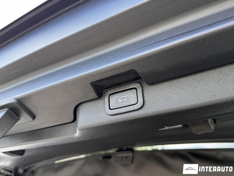 2017 Land Rover Discovery — Miniatură 24