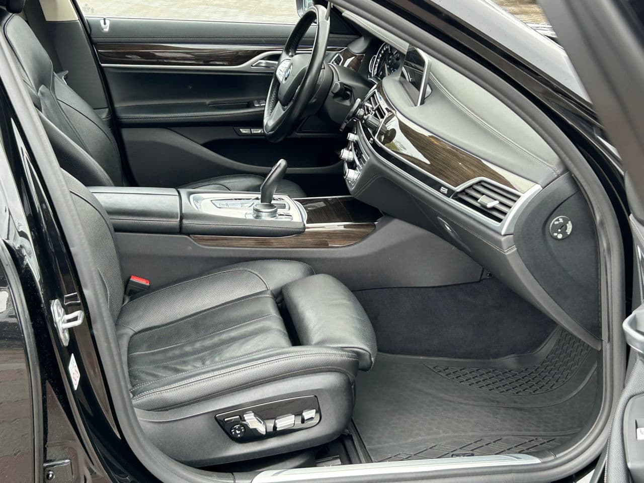 BMW 730 2018 — Миниатюра 15