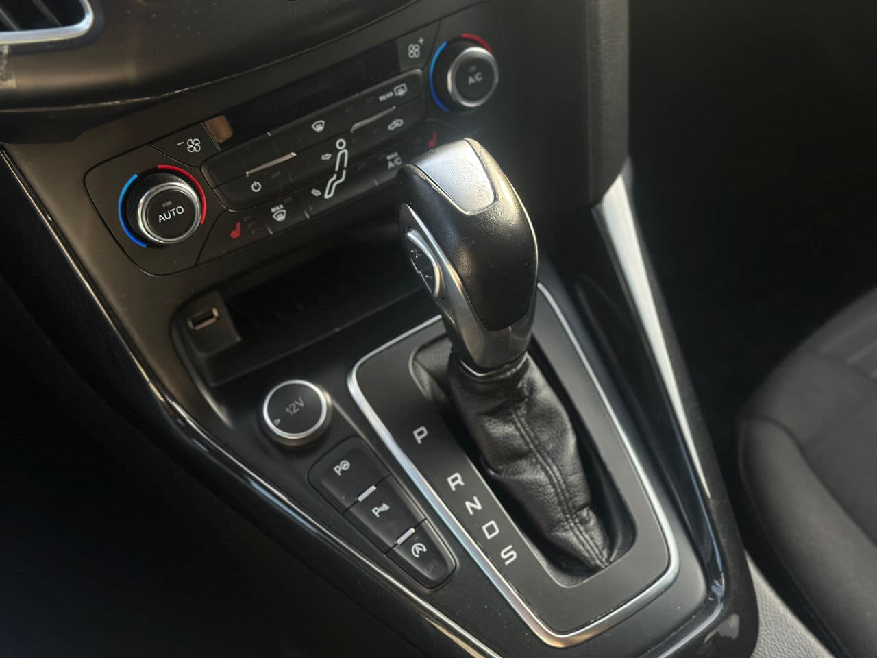 2018 Ford Focus — Miniatură 13