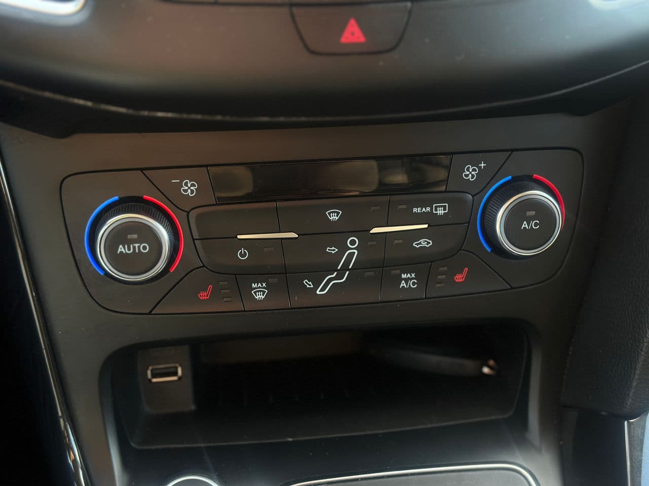 2018 Ford Focus — Miniatură 12
