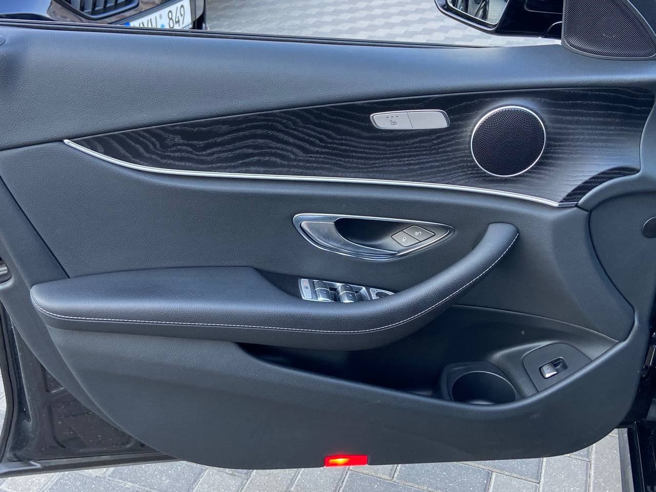 2021 Mercedes E 220 — Miniatură 5