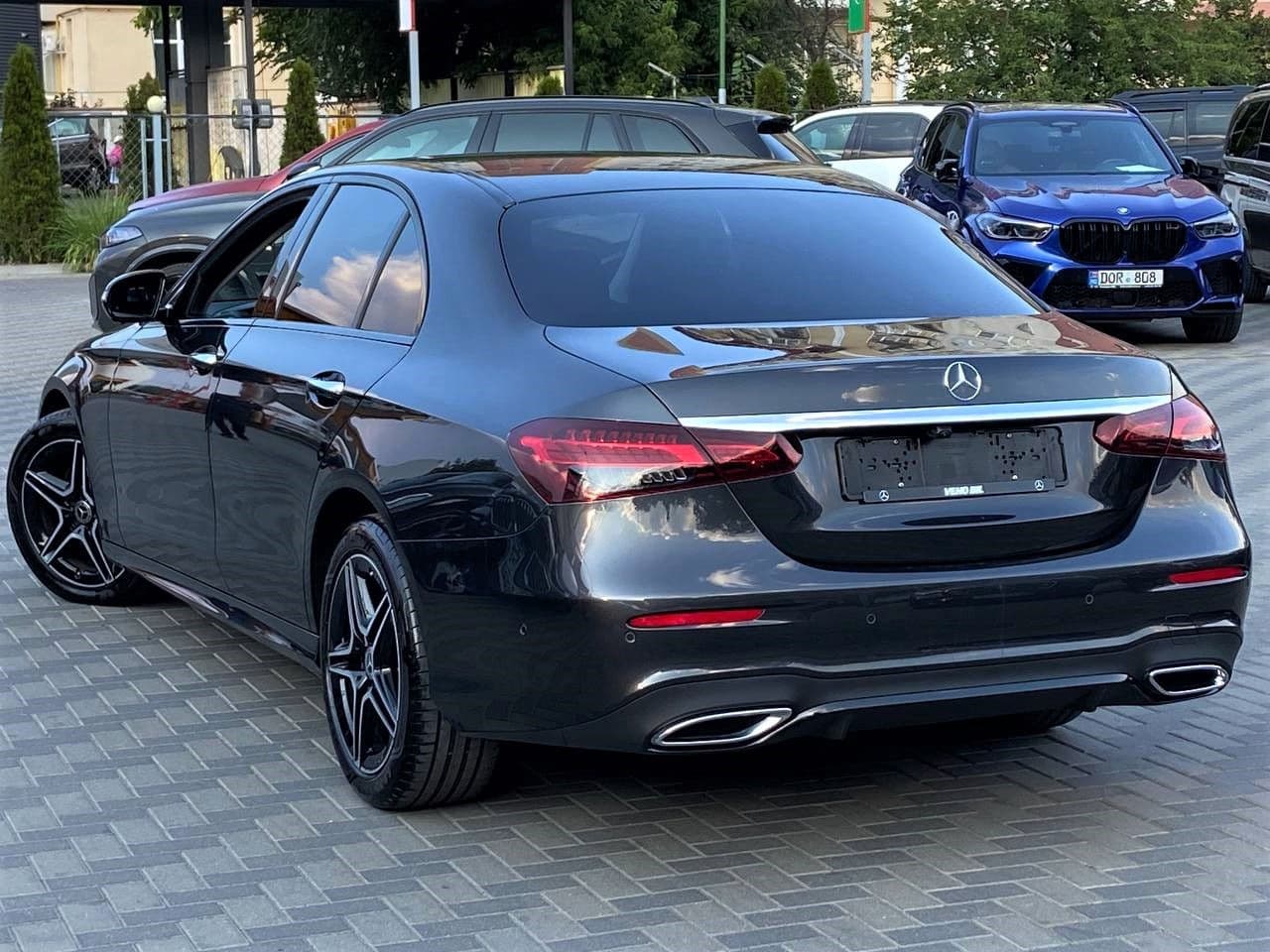 2021 Mercedes E 220 — Miniatură 4