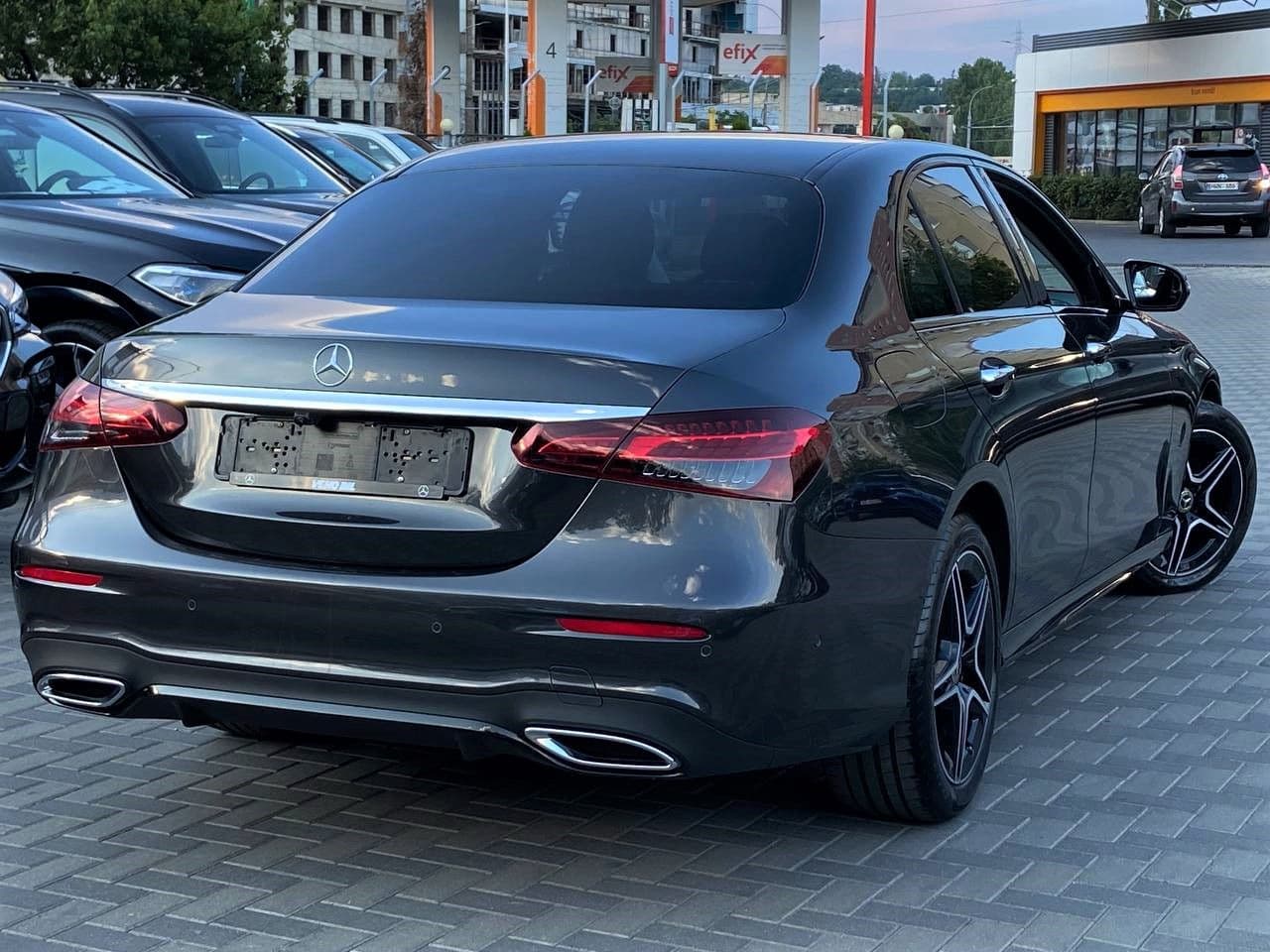 2021 Mercedes E 220 — Miniatură 2