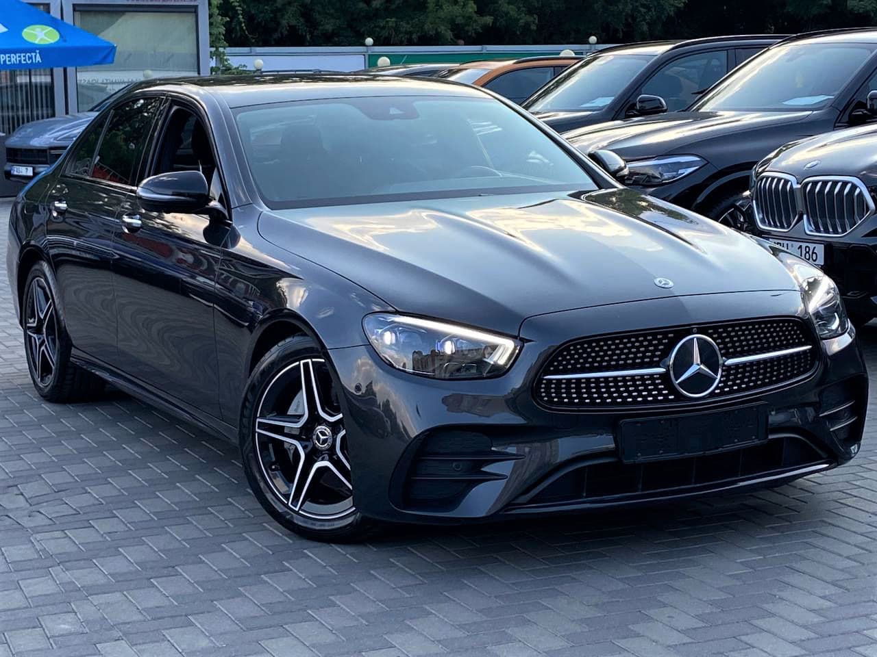 2021 Mercedes E 220 — Miniatură 3