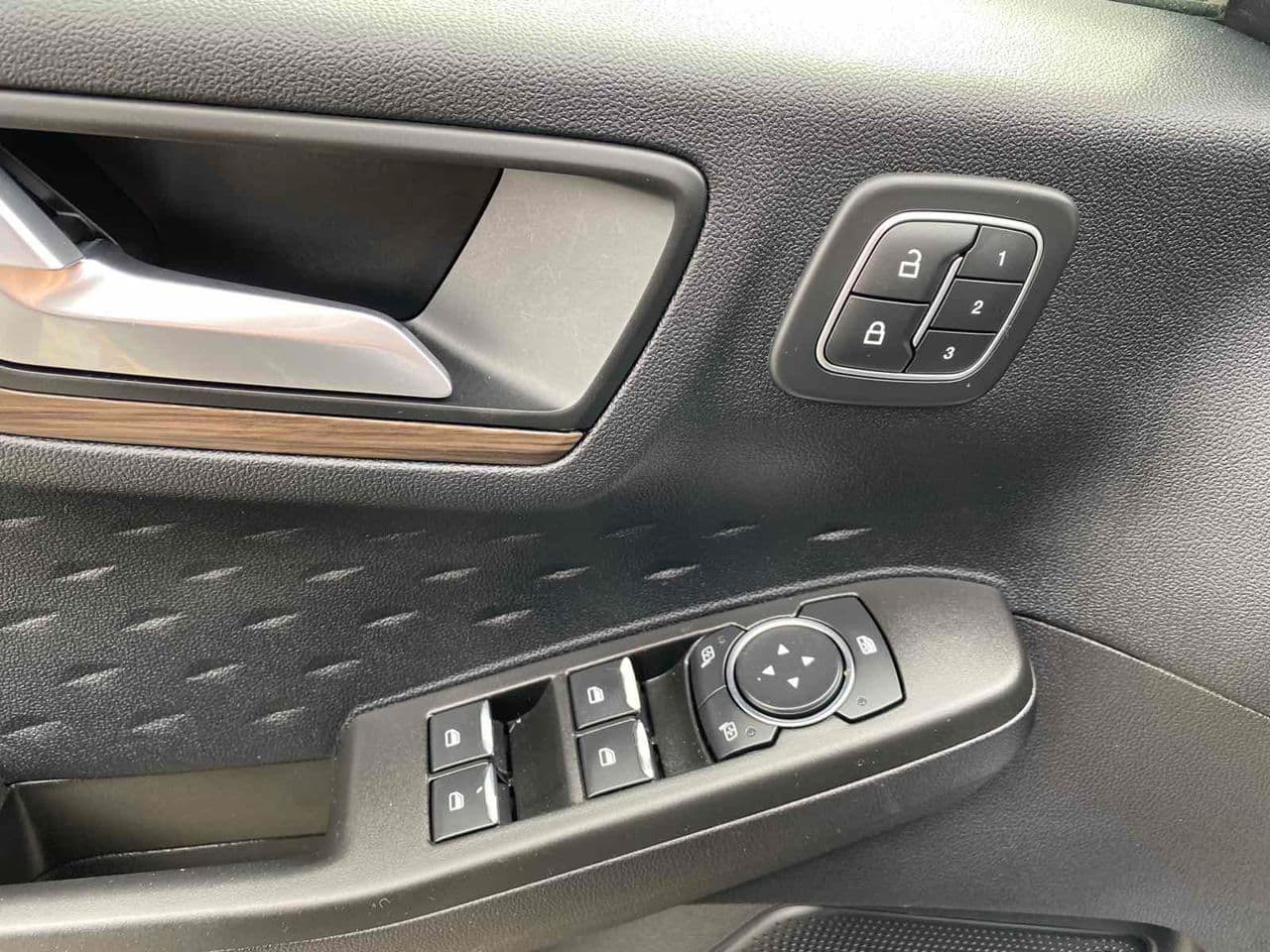 2020 Ford Escape — Miniatură 8