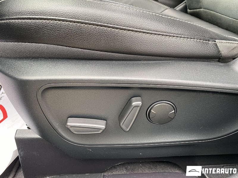 2020 Ford Escape — Miniatură 11