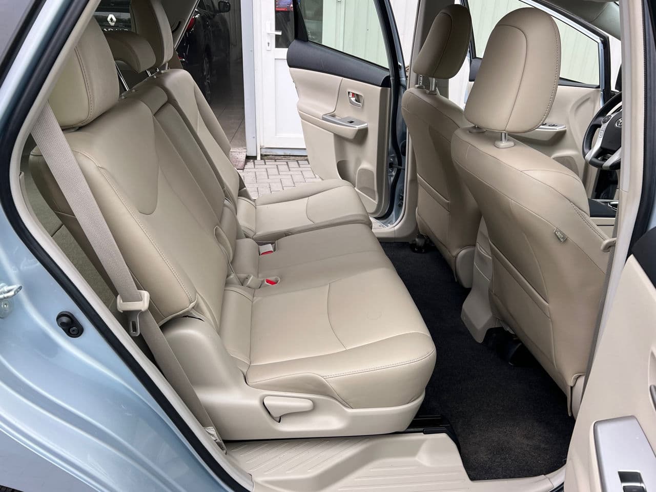 2012 Toyota Prius Plus / V — Miniatură 17