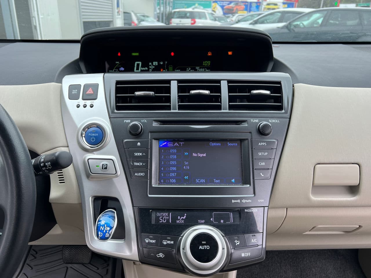 2012 Toyota Prius Plus / V — Miniatură 10