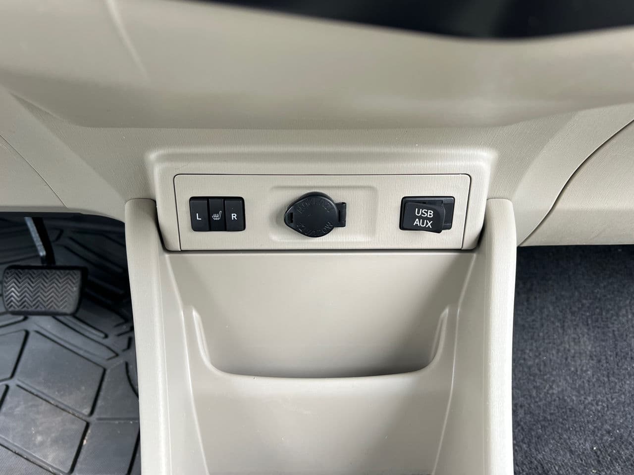 2012 Toyota Prius Plus / V — Miniatură 13