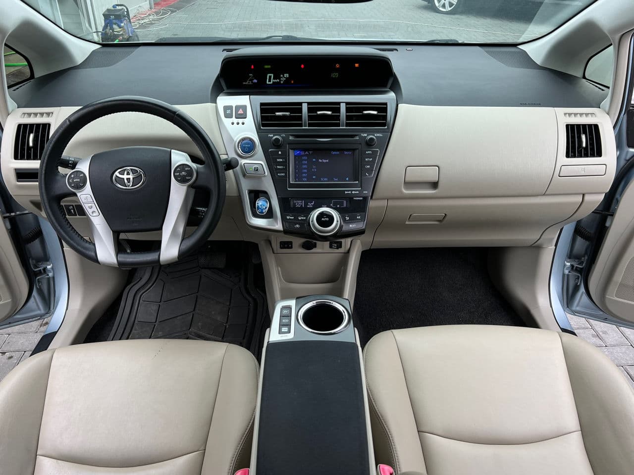 2012 Toyota Prius Plus / V — Miniatură 7