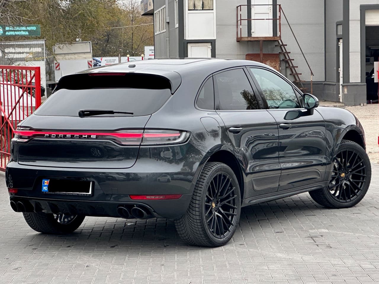 2017 Porsche Macan S — Miniatură 2