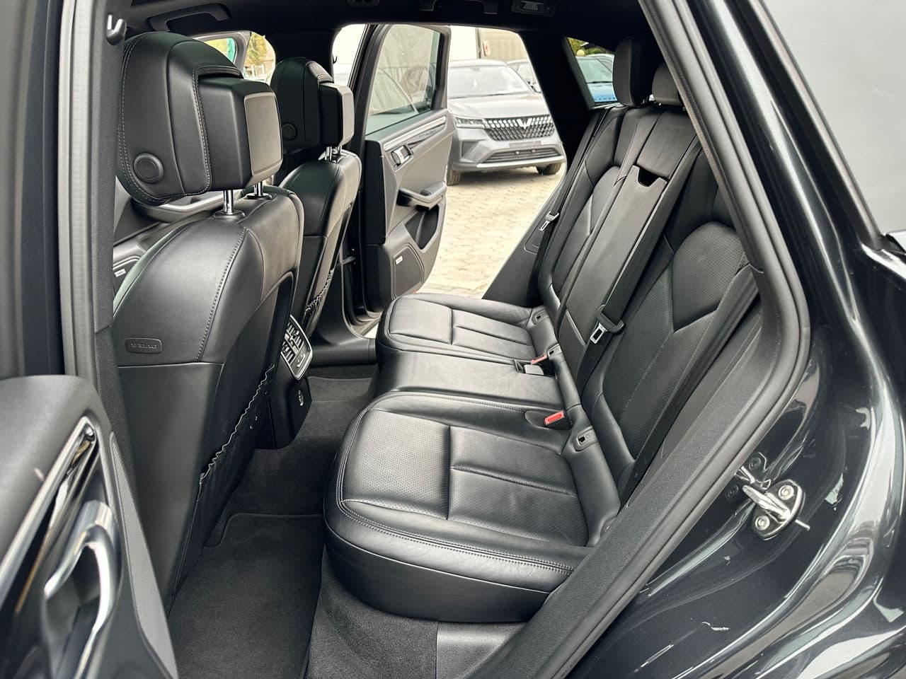 2017 Porsche Macan S — Miniatură 19
