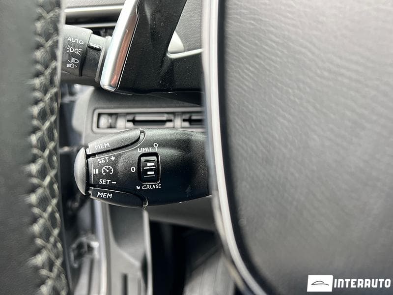 2018 Peugeot 3008 — Miniatură 12