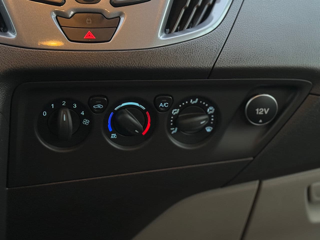 2014 Ford Transit — Miniatură 15