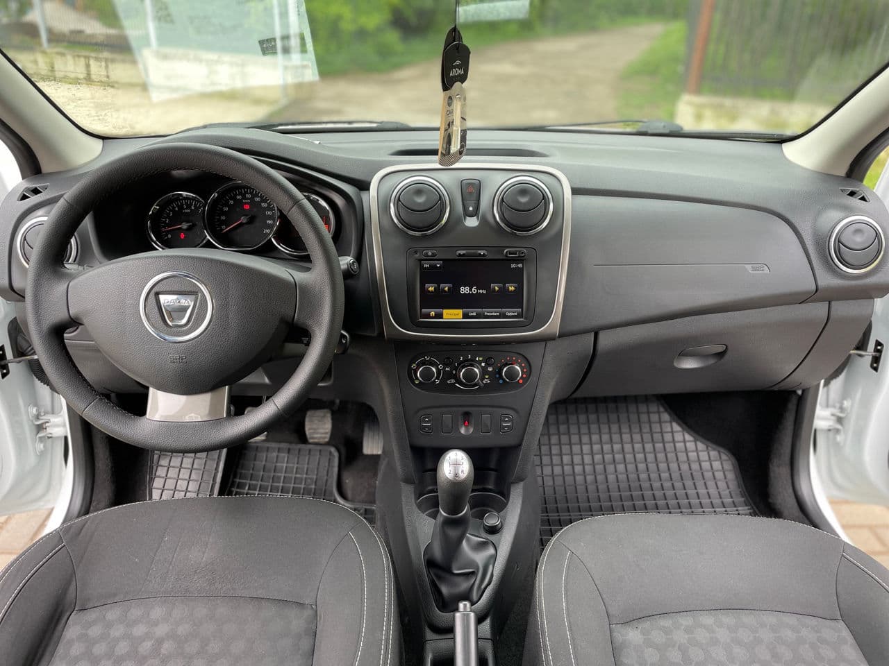 2013 Dacia Sandero — Miniatură 9