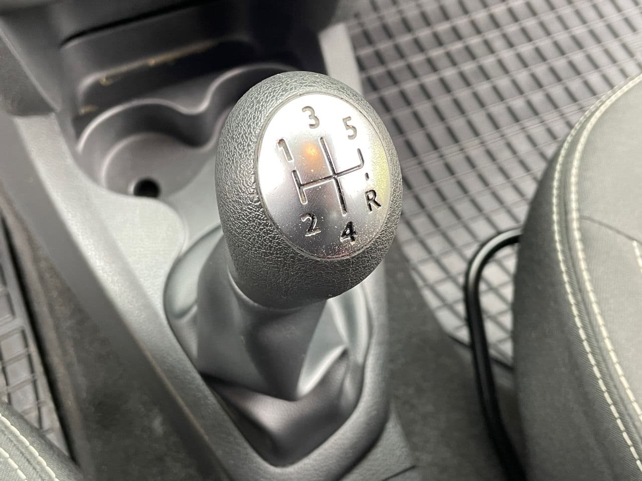 2013 Dacia Sandero — Miniatură 13
