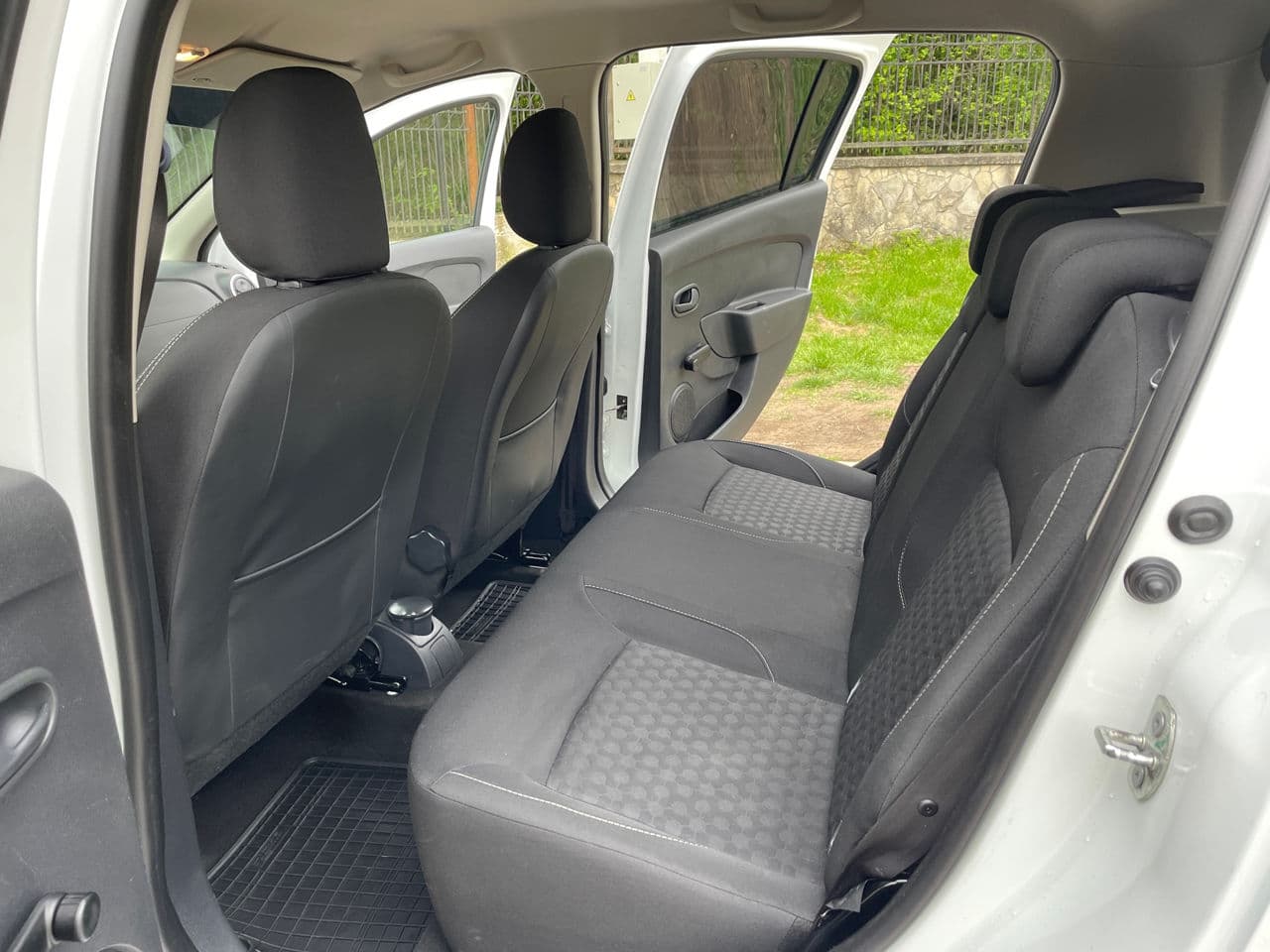 2013 Dacia Sandero — Miniatură 8