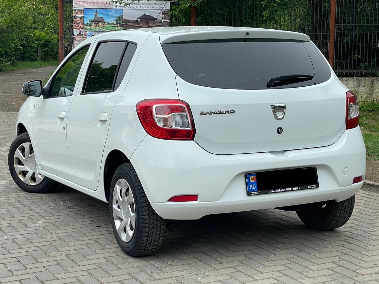2013 Dacia Sandero — Miniatură 2