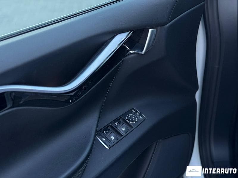 2017 Tesla Model X — Miniatură 17
