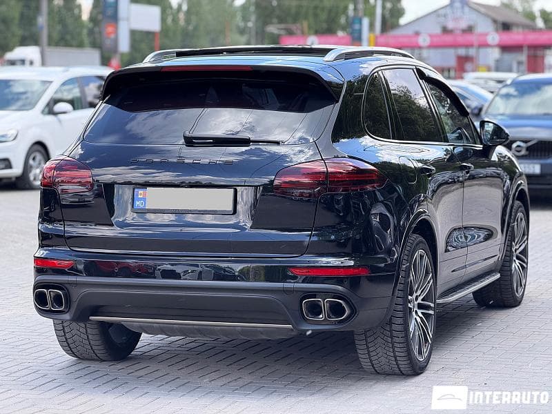 2015 Porsche Cayenne Turbo — Miniatură 2