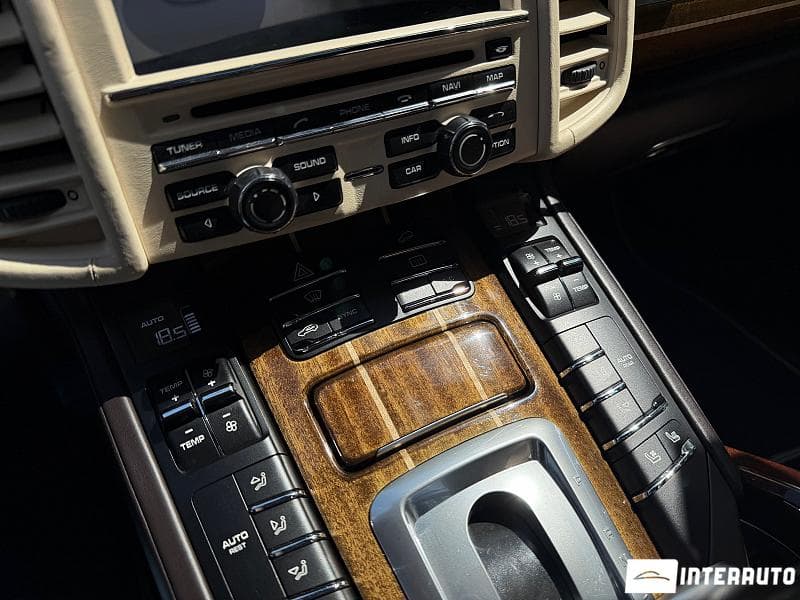 2015 Porsche Cayenne Turbo — Miniatură 17