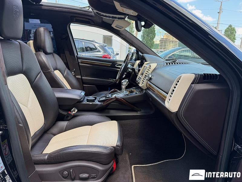 2015 Porsche Cayenne Turbo — Miniatură 18