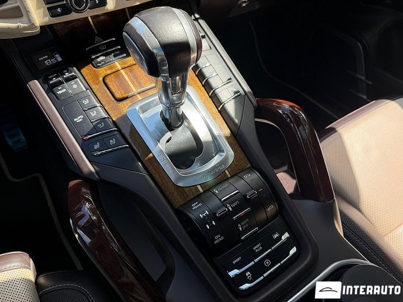 2015 Porsche Cayenne Turbo — Miniatură 16
