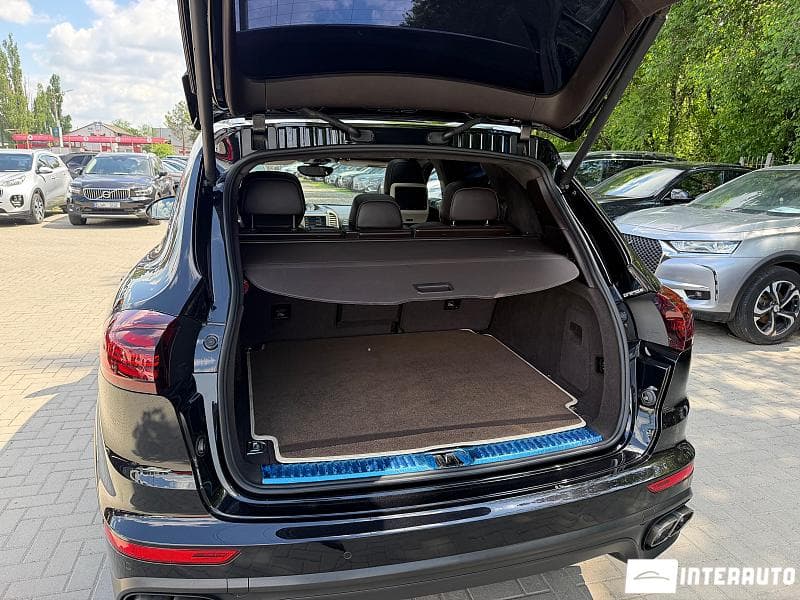 2015 Porsche Cayenne Turbo — Miniatură 23