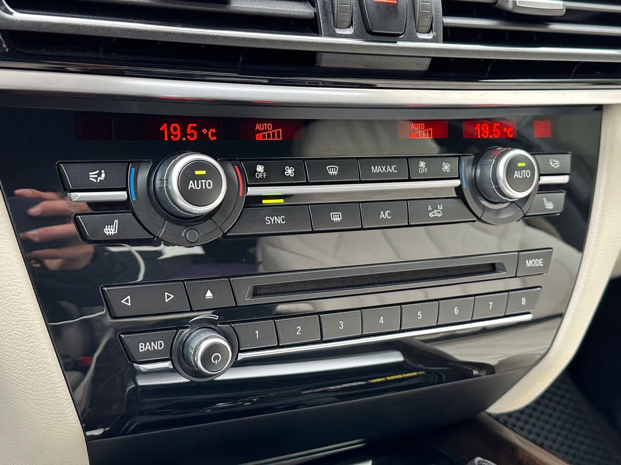 2017 BMW X5 4.0e — Miniatură 10