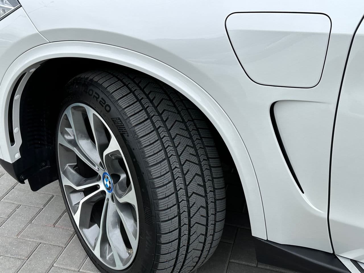 2017 BMW X5 4.0e — Miniatură 23