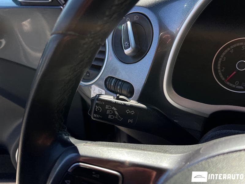 2013 Volkswagen Beetle — Miniatură 12
