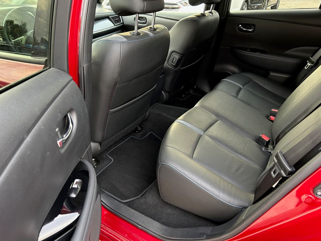 2018 Nissan Leaf — Miniatură 17