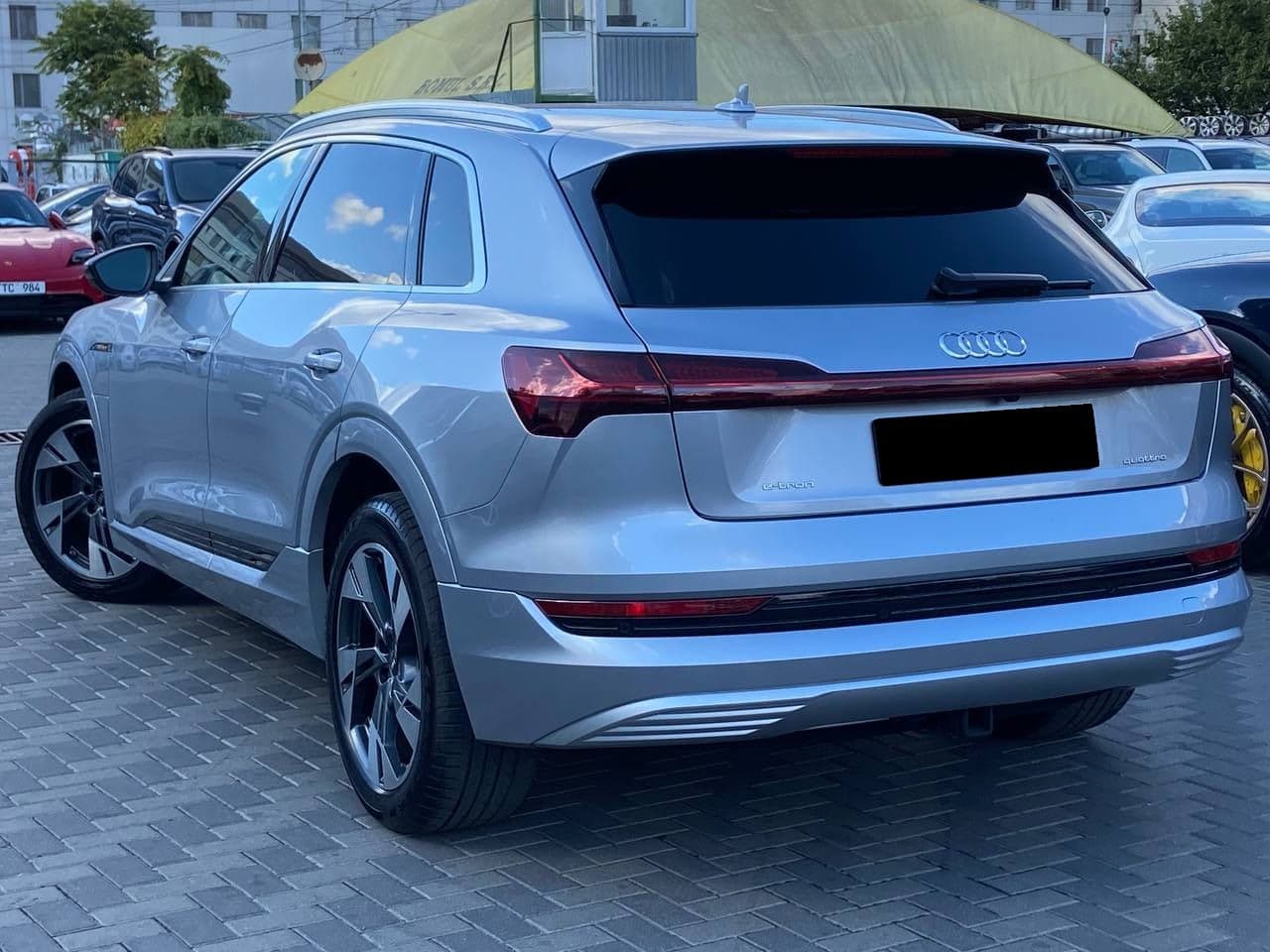 2022 Audi E-tron — Miniatură 2
